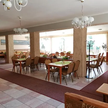 Bungalovy Pri Spojar * Żar